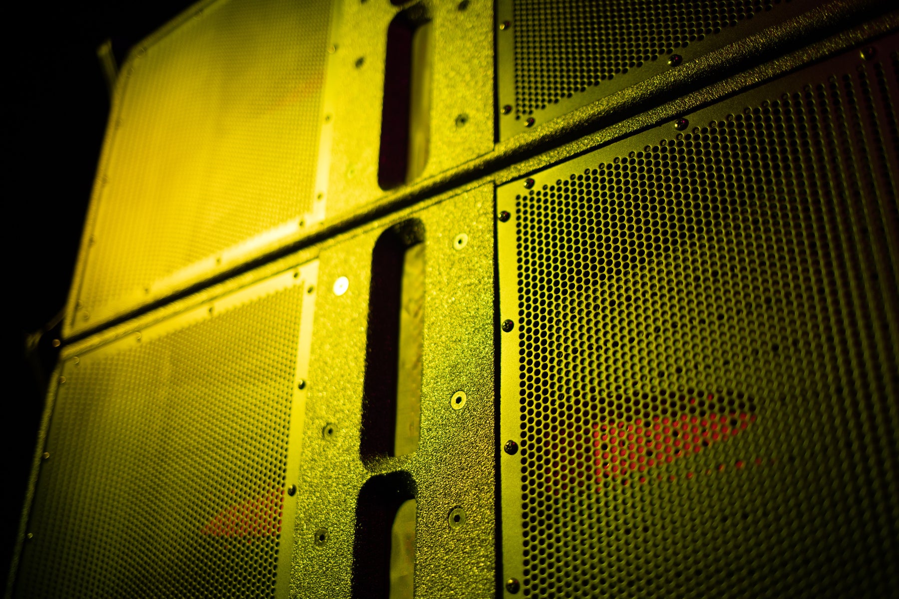 BASSBOSS – line-array– Hi Tech Audio México