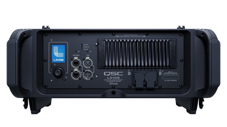 Line array activo QSC L Class LA108, parte trasera, entradas y salidas, para eventos corporativos