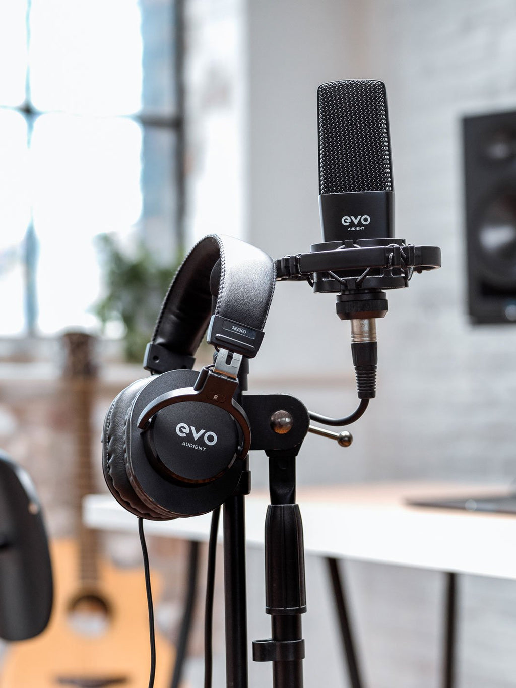 audient evo recording bundle interface micrófono y audifonos