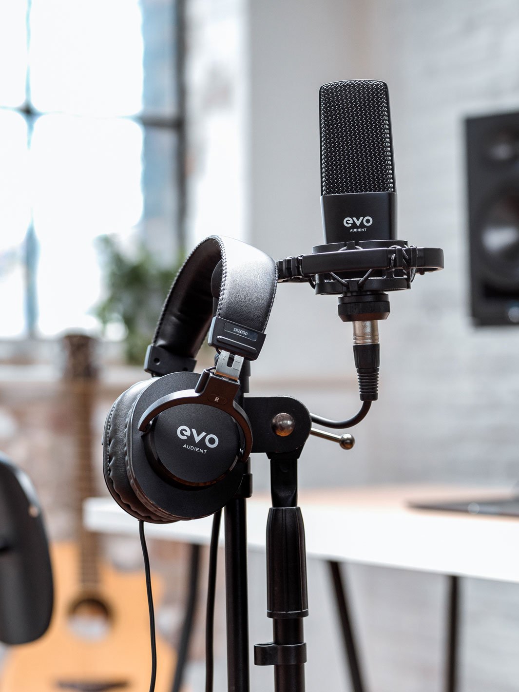 audient evo recording bundle interface micrófono y audifonos